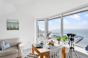 Wellswood Apartment - Sunny apartment with stunning sea views and private balcony